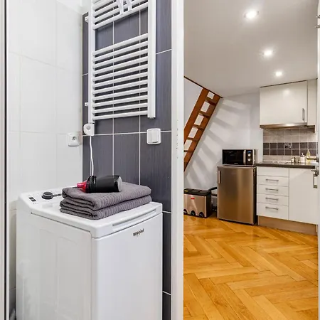 Charming Loft Near Metro & Old Town Praga