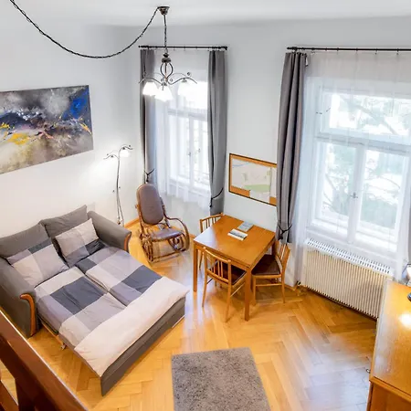 Apartament Charming Loft Near Metro & Old Town Praga