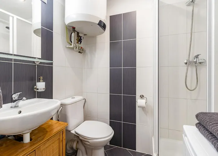 Charming Loft Near Metro & Old Town