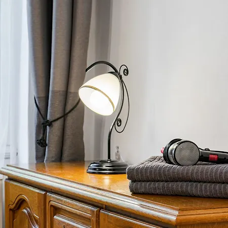 Charming Loft Near Metro & Old Town Praga