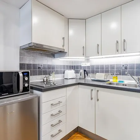 Charming Loft Near Metro & Old Town Apartament *