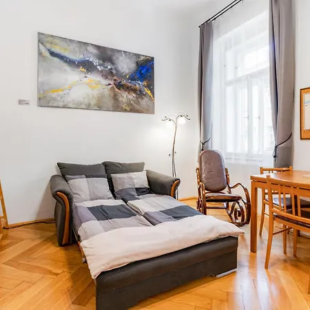 Charming Loft Near Metro & Old Town * Praga