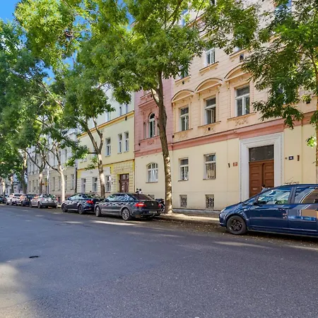 Charming Loft Near Metro & Old Town Apartament *