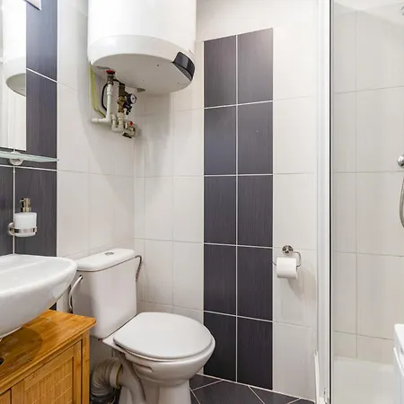 Charming Loft Near Metro & Old Town