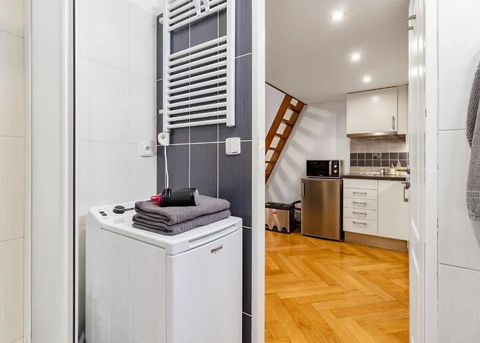 Charming Loft Near Metro & Old Town Praga