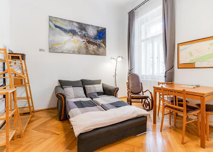 Charming Loft Near Metro & Old Town * Praga