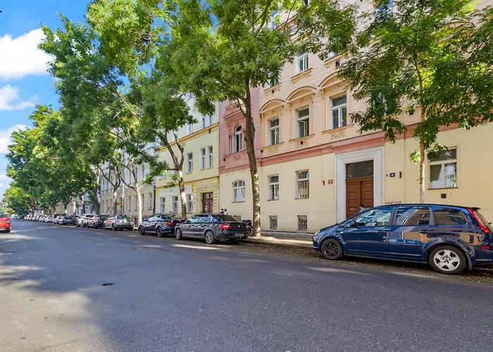 Charming Loft Near Metro & Old Town Appartamento *